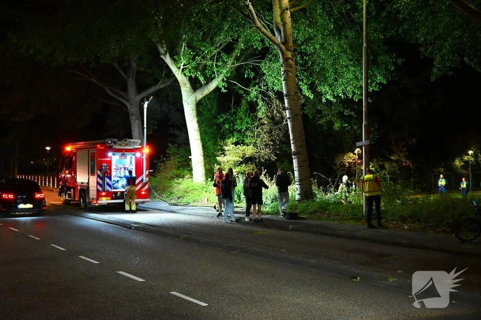 Brandweer met spoed naar containerbrand