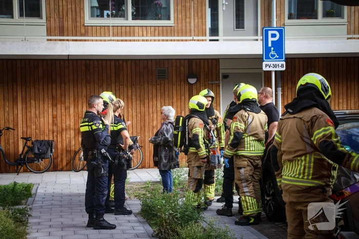 Brandweer blust korte, maar felle keukenbrand