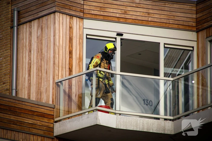 Brandweer blust korte, maar felle keukenbrand