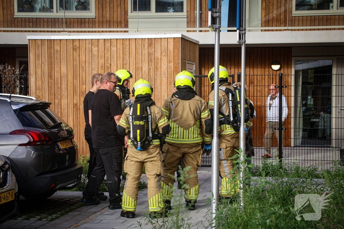 Brandweer blust korte, maar felle keukenbrand