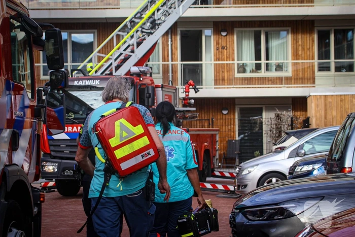 Brandweer blust korte, maar felle keukenbrand
