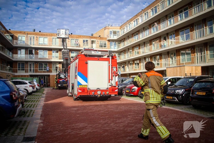 Brandweer blust korte, maar felle keukenbrand