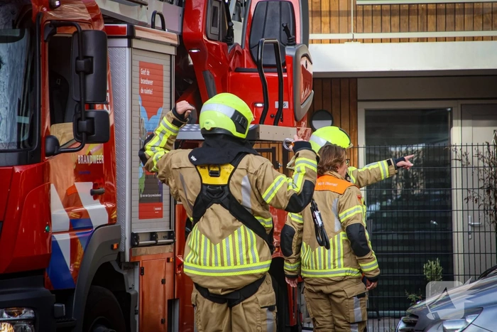 Brandweer blust korte, maar felle keukenbrand