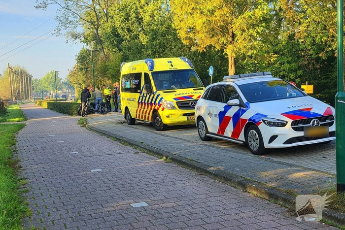Scooterrijder en fietser in botsing