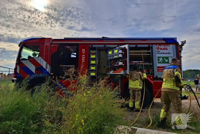 Brandweer dooft brand in bos