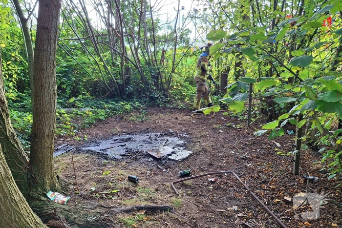 Brandweer dooft brand in bos