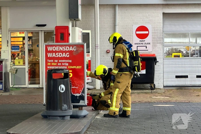 Omgeving tankstation groots afgezet wegens ongeval gevaarlijke stof