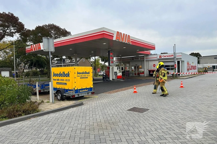Omgeving tankstation groots afgezet wegens ongeval gevaarlijke stof