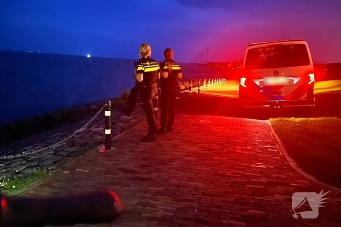 Hulpdiensten ingezet voor vastgelopen vaartuig