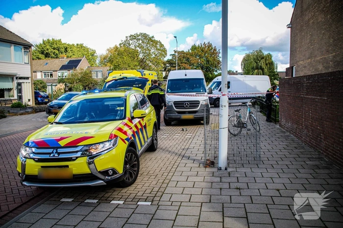 Man raakt bekneld onder bus tijdens bandenwissel nadat deze waren lek geprikt