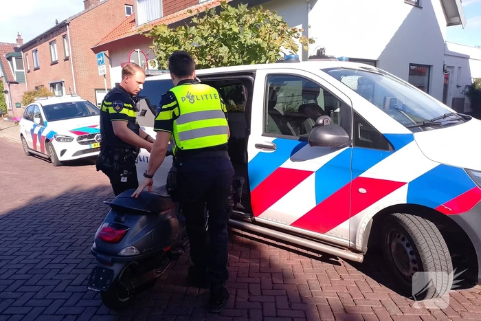 Scooterrijders komen met elkaar in botsing