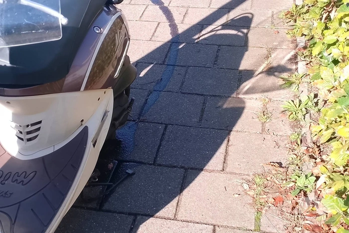 Scooterrijders komen met elkaar in botsing