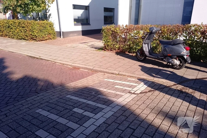 Scooterrijders komen met elkaar in botsing