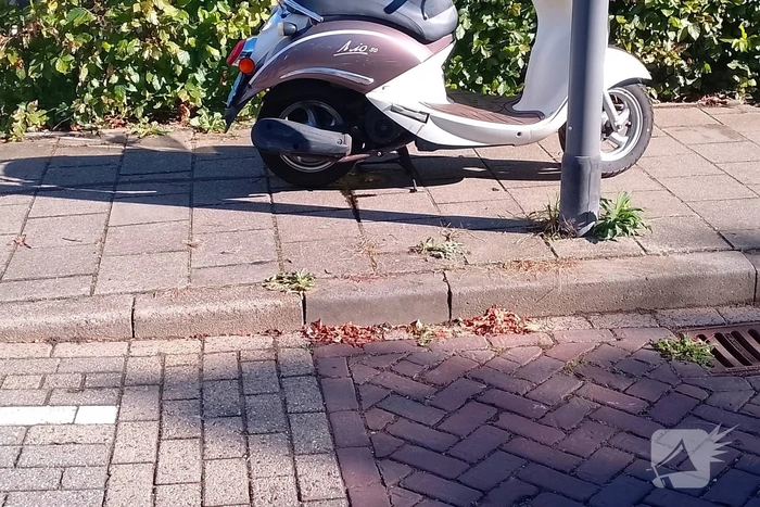 Scooterrijders komen met elkaar in botsing