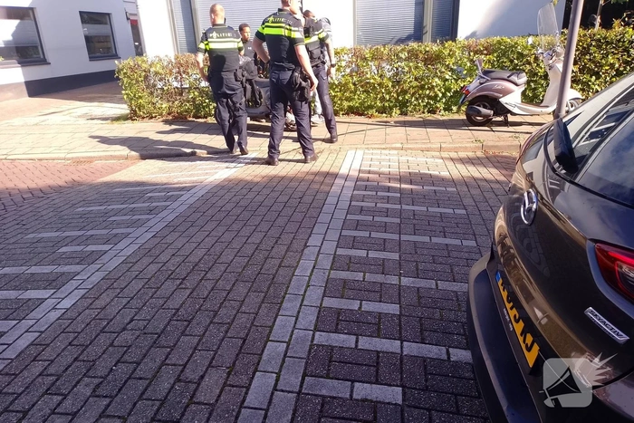 Scooterrijders komen met elkaar in botsing