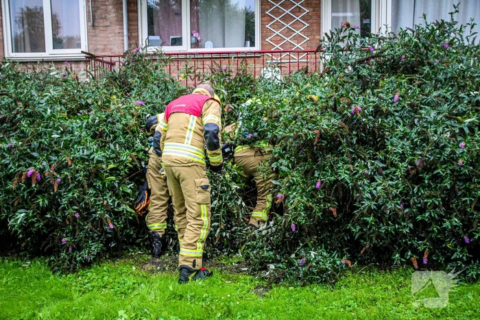 Buitenbrand door rokerig afval