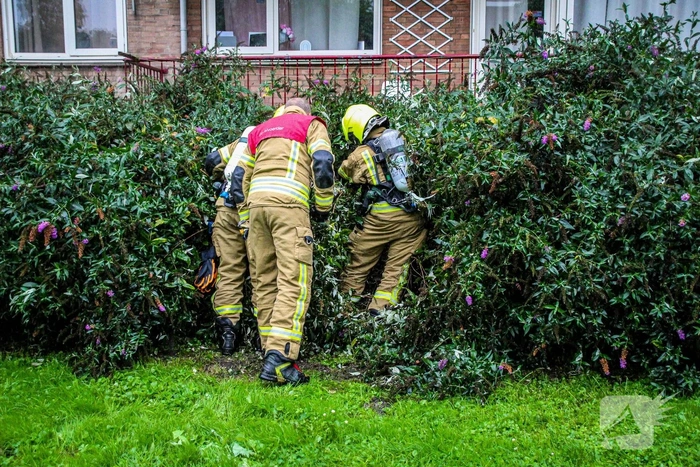 Buitenbrand door rokerig afval