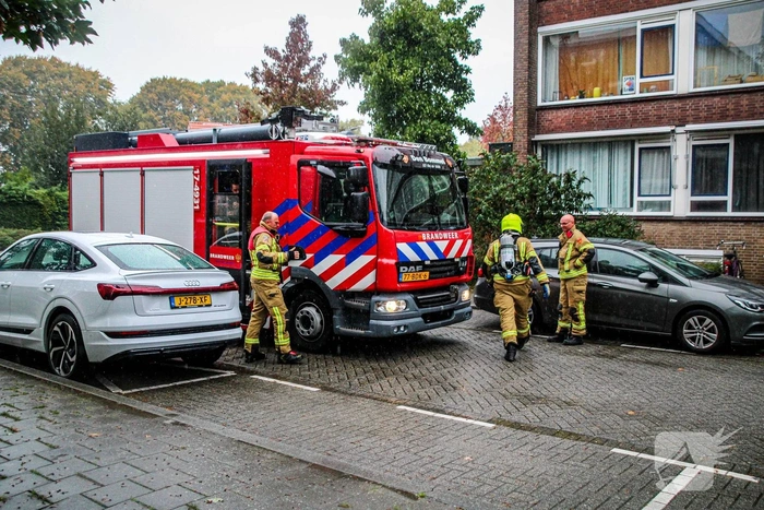 Buitenbrand door rokerig afval