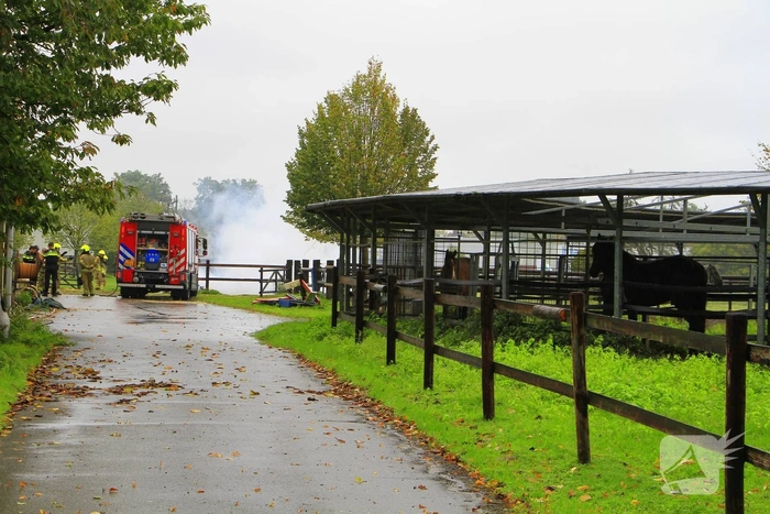Buitenbrand dreigt te escaleren bij paardenmanege