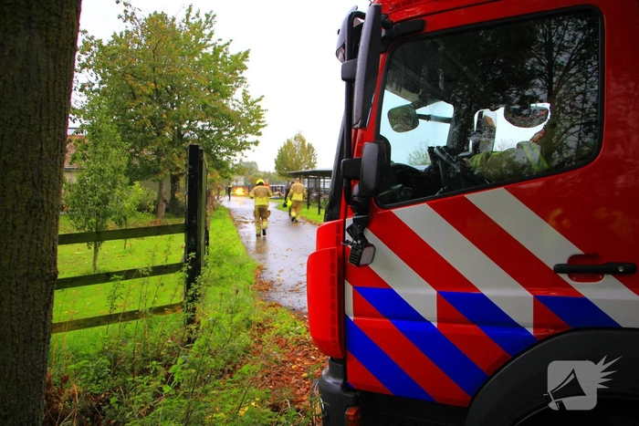 Buitenbrand dreigt te escaleren bij paardenmanege