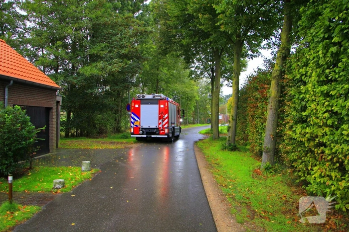 Buitenbrand dreigt te escaleren bij paardenmanege