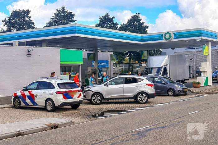 Bijrijder raakt gewond bij aanrijding
