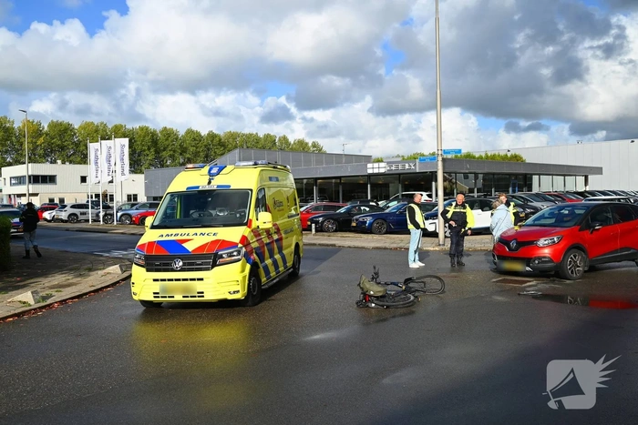 Fietsster gewond bij aanrijding met auto