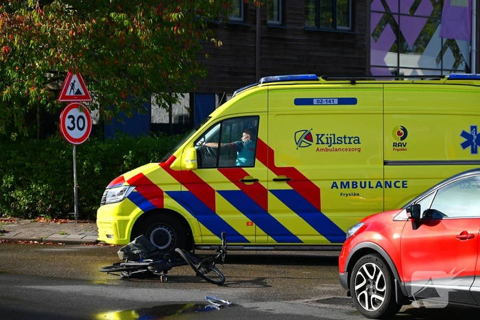 Fietsster gewond bij aanrijding met auto
