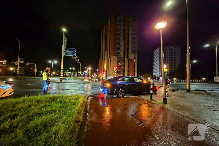 Verkeerslicht zwaar beschadigd door aanrijding, bestuurder aangehouden