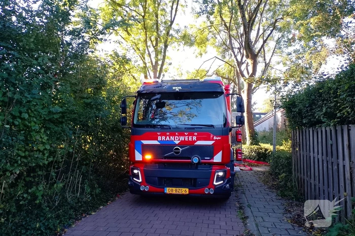 Grote brand op dak van woning, NL-Alert verstuurd