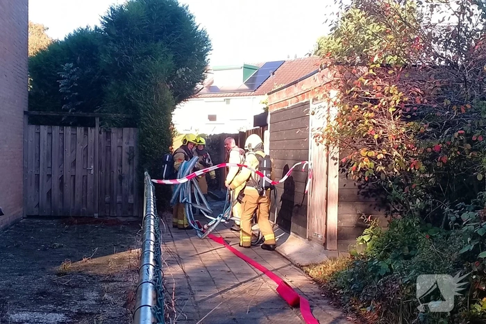 Grote brand op dak van woning, NL-Alert verstuurd