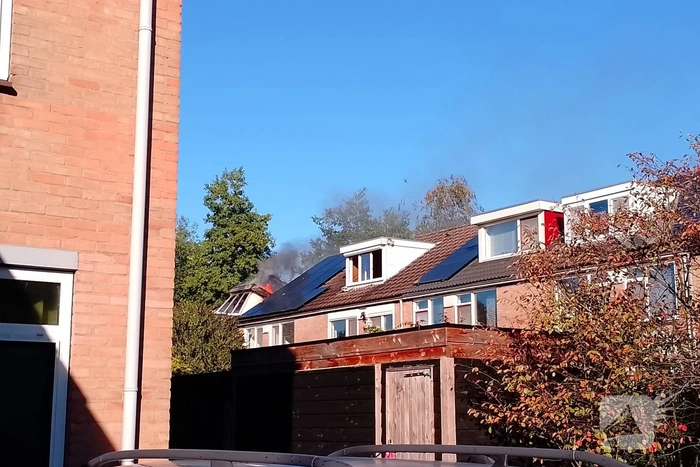 Overleden persoon aangetroffen bij zeer grote woningbrand