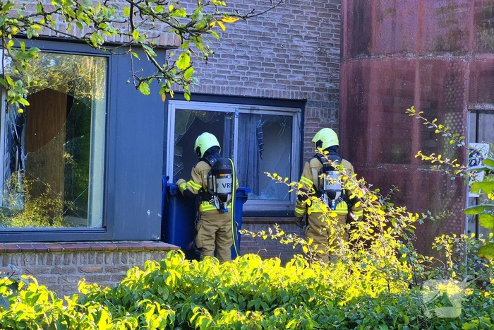 Brandweer voorkomt overslag bij brand
