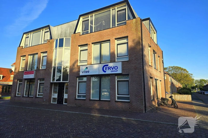 Zwaar vuurwerk leidt tot schade aan pand en scooter