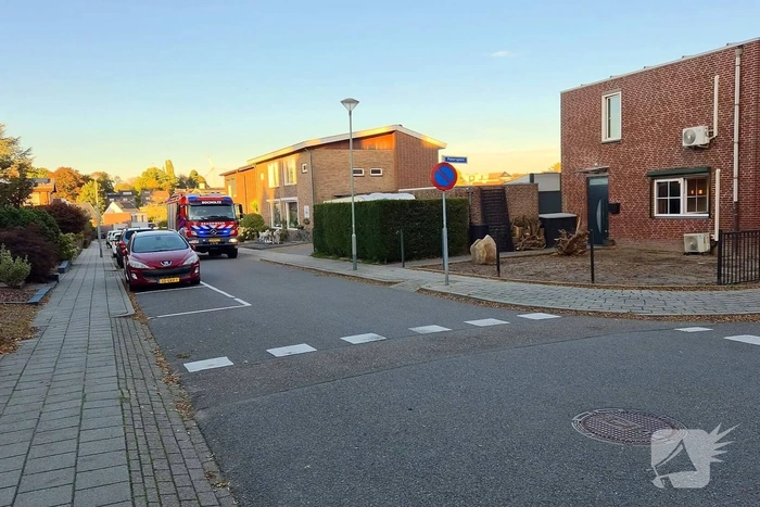 Brandweer bestrijdt schoorsteenbrand in woning