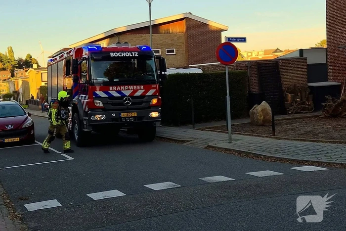 Brandweer bestrijdt schoorsteenbrand in woning