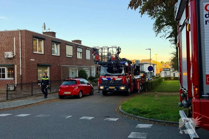 Brandweer bestrijdt schoorsteenbrand in woning
