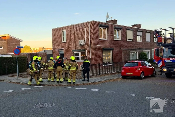 Brandweer bestrijdt schoorsteenbrand in woning