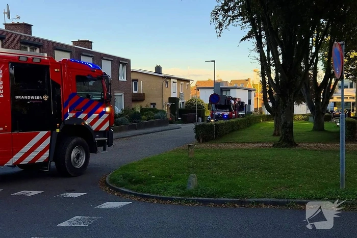 Brandweer bestrijdt schoorsteenbrand in woning