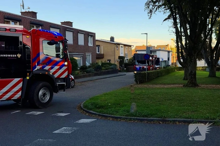 Brandweer bestrijdt schoorsteenbrand in woning