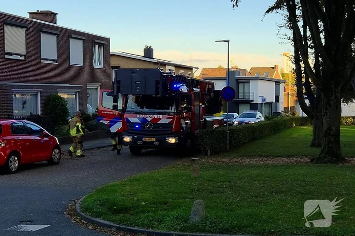 Brandweer bestrijdt schoorsteenbrand in woning