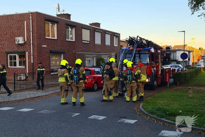 Brandweer bestrijdt schoorsteenbrand in woning