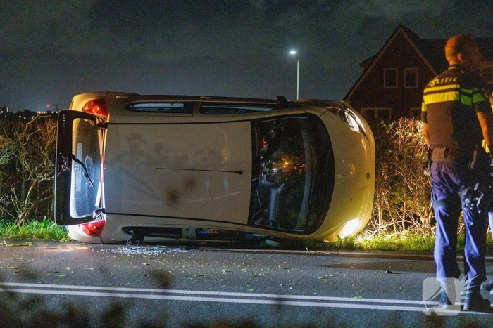 Auto kantelt na eenzijdig ongeval