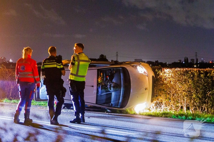 Auto kantelt na eenzijdig ongeval