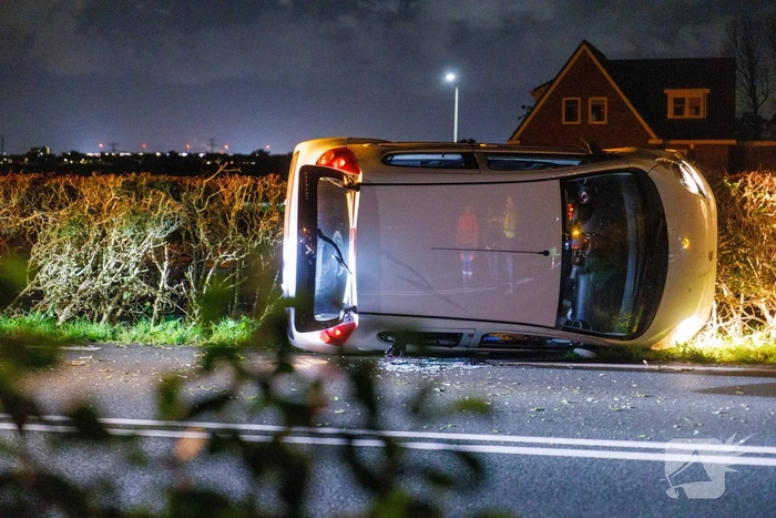 Auto kantelt na eenzijdig ongeval
