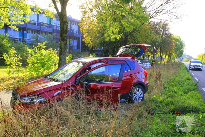 Ongeval tussen twee voertuigen leidt tot schade en verkeershinder