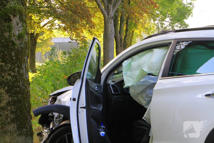 Ongeval tussen twee voertuigen leidt tot schade en verkeershinder