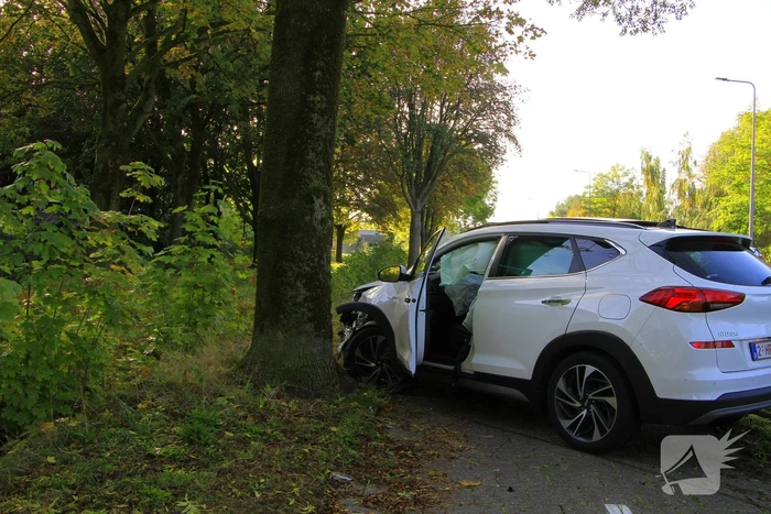 Ongeval tussen twee voertuigen leidt tot schade en verkeershinder