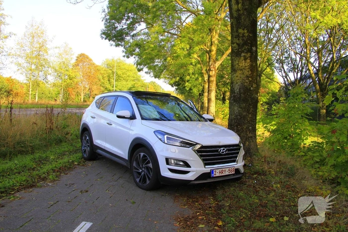 Ongeval tussen twee voertuigen leidt tot schade en verkeershinder