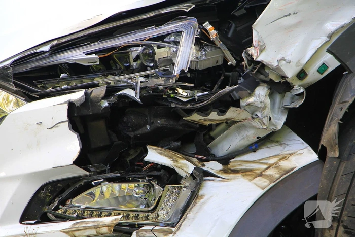 Ongeval tussen twee voertuigen leidt tot schade en verkeershinder